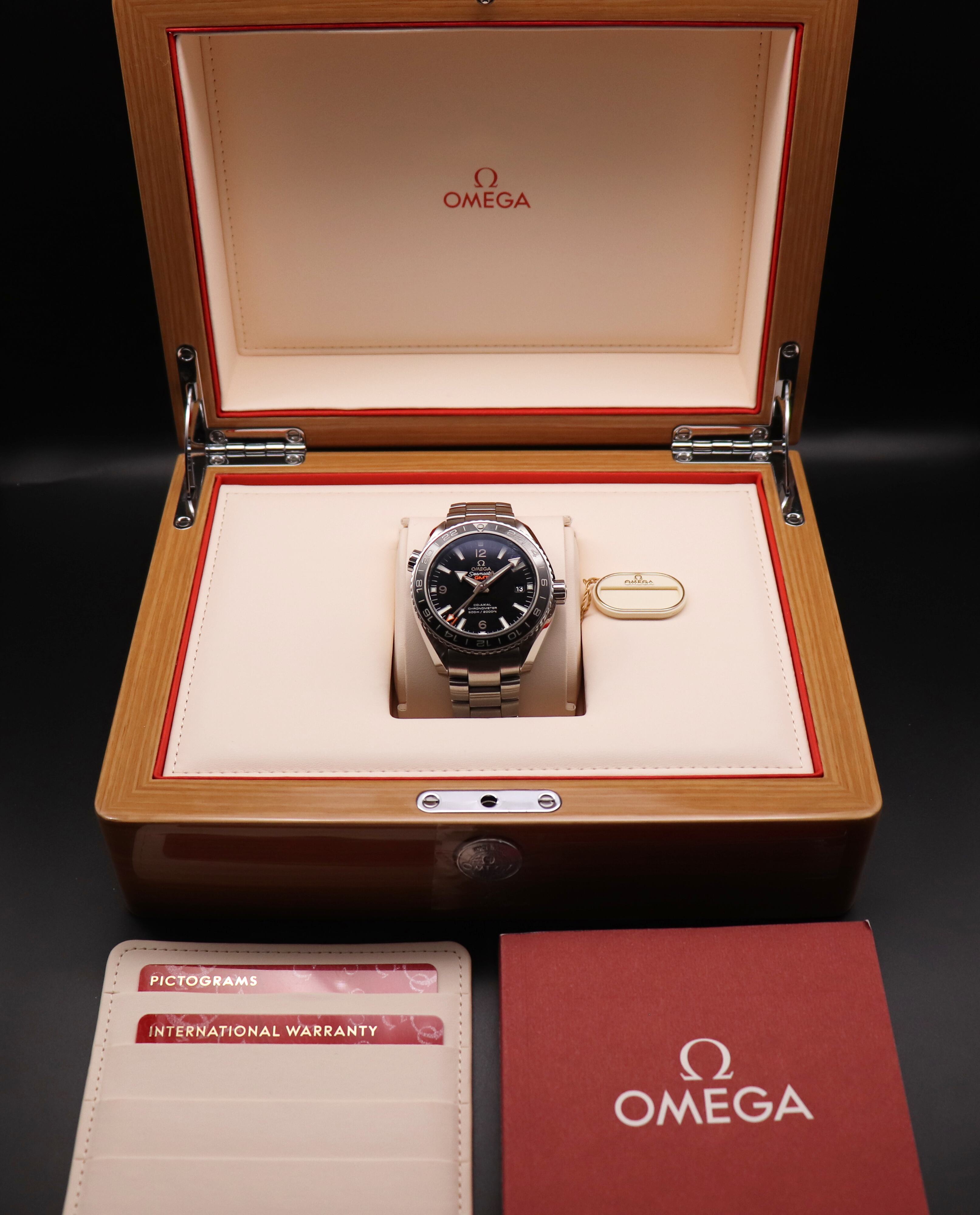 Omega Seamaster Planet Ocean GMT 232.30.44.22.01.001 Fullset 2017 Box+Papers