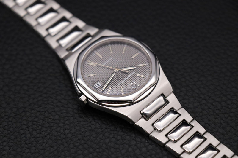 Girard Perregaux Laureato 8010